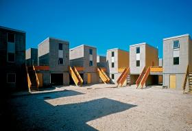 „Niedokończone” domy socjalne projektu Alejandro Araveny