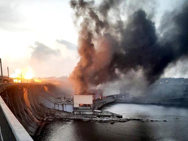 Płonąca elektrownia wodna w Dnieprze, 22 marca 2024 r.