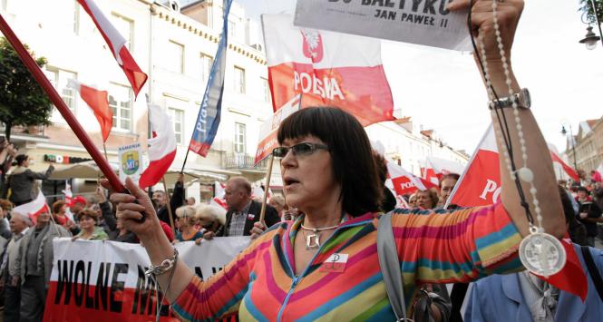 Uczestniczka marszu Obudź się Polsko, 29 września 2012 r. w Warszawie