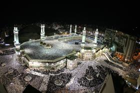 Dla setek tysięcy wiernych dotarcie do Mekki w okresie Ramadanu ma szczególne znaczenie. Arabia Saudyjska, 2008 r.