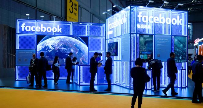 Facebook prezentuje się w ramach China International Import Expo w Szanghaju.