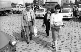 Na zakupach z synem Przemkiem. Gdańsk, czerwiec 1986.