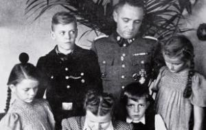 Rudolf z żoną Hedwig i dziećmi: Klausem, Heidetraud, Inge-Brigitt, Hansem i najmłodszą Annegretą, która urodziła się 7 listopada 1943 r.