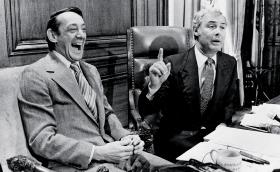 Harvey Milk (z lewej) i burmistrz San Francisco George  Moscone, 1977 r.