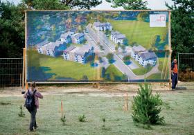 Baner przedstawiający planowane osiedle z mieszkaniami na wynajem, które ma powstać w Gdyni w ramach rządowego programu Mieszkanie Plus.
