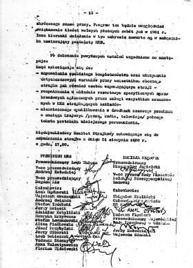 13 strona kopii porozumień. Z lewej potwierdzające porozumienie podpisy członków prezydium Międzyzakładowego Komitetu Strajkowego, z prawej - delegacji rządowej.