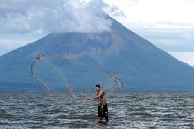 Bogate zasoby jeziora Nikaragua są źródłem utrzymania dla rybaków.