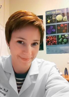 Ewa Krawczyk - dr nauk medycznych i specjalistka w dziedzinie mikrobiologii lekarskiej.