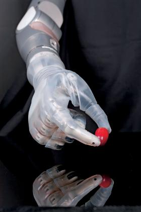 DARPA ma na koncie wiele znakomitych projektów technologicznych, m.in. protezę dla osób po amputacji ręki.