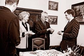 Święta Wielkanocne w domu Ziobrów w Krynicy. Od lewej: brat Witold, rodzice Krystyna i Jerzy oraz Zbigniew Ziobro.