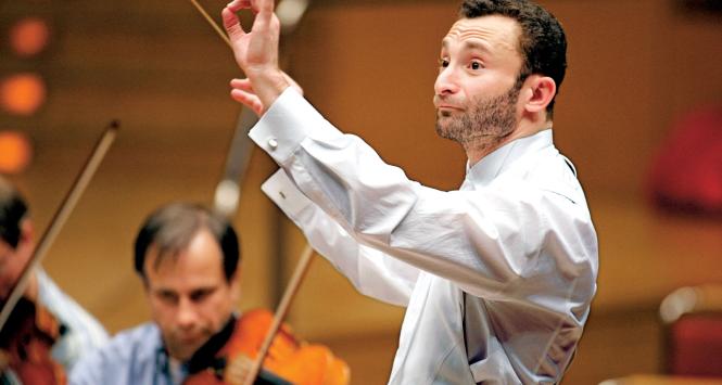 43-letni Kirył Petrenko, z racji pochodzenia, talentu, ale też niskiego wzrostu nazywany jest „syberyjskim Mozartem”.