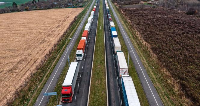 Ubiegłoroczna agresja Rosji na Ukrainę okazała się dla polskiej branży transportu drogowego prawdziwym trzęsieniem ziemi.