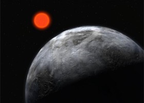 Ymir. Planeta pozasłoneczna typu superziemia (5 mas Ziemi). Okrąża czerwonego karła Gliese 581. 20 lat świetlnych od nas. Przypuszcza się, że to pierwsza obca planeta, której temperatura powierzchni jest zbliżona do ziemskiej (pozwala na istnienie wody).