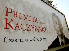 Jarosław Kaczyński w roli premiera na razie tylko na plakatach.