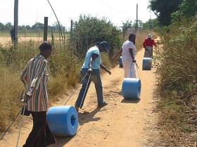 Alternatywne rozwiązanie do transportu wody – „Q Drum”.