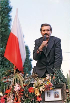 Lech Wałęsa: agent Bolek czy bohater narodowy