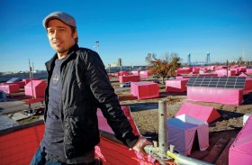 Aktor Brad Pitt buduje 150 tanich mieszkań dla ofiar Katriny