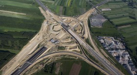 Jeden z węzłów autostrady A2. Jego budowa - podobnie do całego 'chińskiego' odcinka -  ma być wznowiona jeszcze w lipcu.