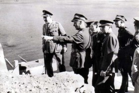 Generał Sikorski w Gibraltarze. Zdjęcie wykonane 4 lipca 1943 roku. Źródło: Wikipedia