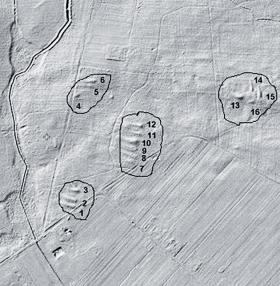 Na zdjęciu laserowym ze stron Narodowego Instytutu Dziedzictwa widać, że koło wsi Góry w gminie Wilczyn, znajdują się cztery zespoły sztucznie usypanych kopców, niektóre mające nawet po 80 – 90 m długości. Archeolodzy od razu rozpoznali w nich neolityczne grobowce megalityczne.