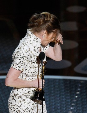 Najlepsza aktorka drugoplanowa Melissa Leo („Fighter”) podczas swojego wystąpienia była tak podekscytowana, wypalając: „Kiedy Kate Winslet odbierała Oscara wyglądało to ku...sko łatwo! Oops!”