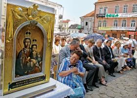 Msza na rynku w Piotrkowie Trybunalskim, maj 2007 r. Parlamentarzyści otrzymali wówczas kopię obrazu ich patronki Matki Bożej Trybunalskiej.