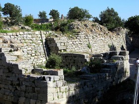 Brama wschodnia i mury Troi VI