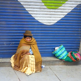 Boliwijską specyfiką jest większa niż w innych krajach siła rewindykacji etnicznych, akcentowanie indiańskiej kultury i godności.