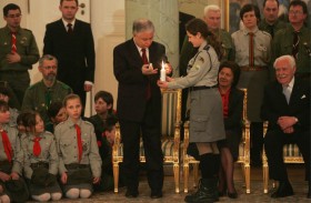 Spotkanie w Pałacu Prezydenckim w 2008 r. z harcerzami. Ryszard Kaczorowski pierwszy po prawej.