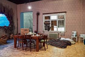 Zrekonstruowane mieszkanie warszawskiej rodziny z 1945 r. w jednej z sal Muzeum II Wojny Światowej