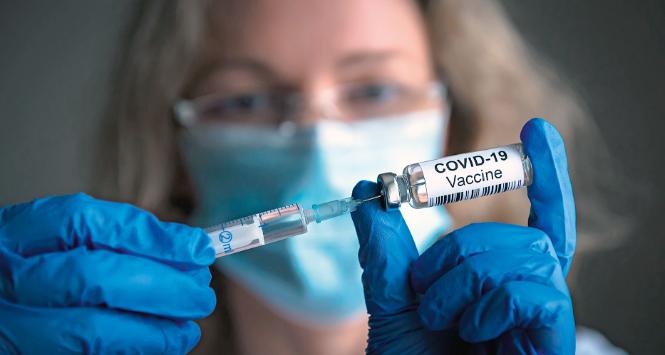 Duże warszawskie przychodnie publiczne nie wiedzą, czy w ogóle dostaną szczepionkę Novavaxu.