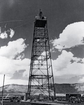 30-metrowa wieża, na której umieszczono bombę Trinity.