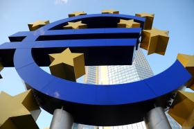 Problem w tym, że do 20 lipca Grecja musi oddać 3,5 mld euro EBC – jeśli tego nie zrobi, pożyczkodawca zamknie linię kredytową.