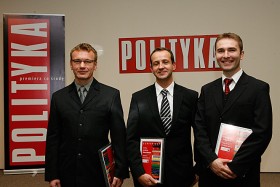 Trzech laureatów od lewej: Tadeusz Andruniów – dr hab., Jarosław Domaradzki – dr inż., Marcin Magdziarz – dr inż.,  pracownicy Politechniki Wrocławskiej