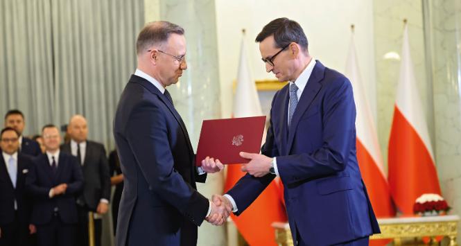 Prezydent Duda podczas zaprzysiężenia „chwilowego” rządu premiera Morawieckiego.