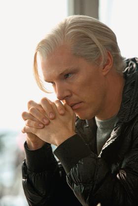Benedict Cumberbatch. Znany u nas z roli Sherlocka Holmesa w serialu BBC, wcielił się w redaktora naczelnego portalu WikiLeaks w filmie „Piąta władza”.