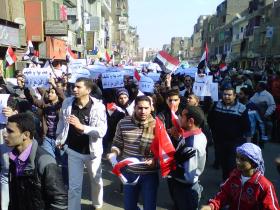 Egipt jest w stanie wojny już od prawie dwóch lat. Na zdjęciu protest uliczny w „Dzień Gniewu” w styczniu 2011 r.