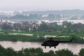 Zalany prawobrzeżny Sandomierz. Trwa akcja ratunkowa. 20.05.2010.