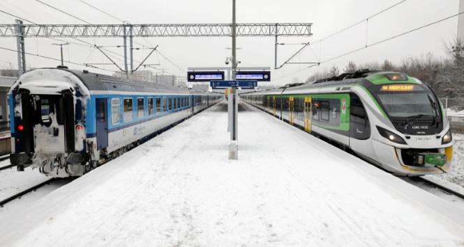 Dworzec Warszawa Gdańska, perony po opadach śniegu. 3 grudnia 2023 r.