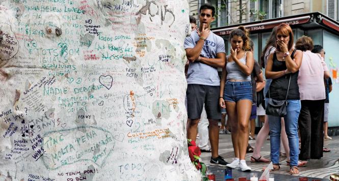 W zamachu w Barcelonie zginęło 13 osób, ponad sto zostało rannych.