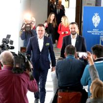 Władysław Kosiniak-Kamysz i Szymon Hołownia w Sejmie przed wspólną konferencją prasową