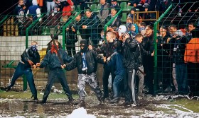 Mecz GKS Katowice - Ruch Chorzów zakończył się specjalną dogrywką - występem kibiców.