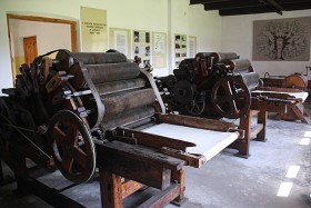 Lipce Reymontowskie. Maszyny do przeróbki wełny w dawnej manufakturze rodziny Winklów. Dziś jest w niej muzeum im. Wł. Reymonta.