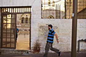 Jesziwa Szawei Hebron, gdzie uczył się jeden z porwanych; na 320 uczniów 20 jest uzbrojonych, stanowią jednostkę specjalną.