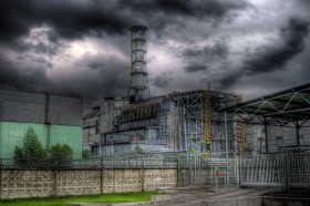 Sarkofag na 4 bloku elektrowni w Czarnobylu. Dzisiaj cała elektrownia jest wyłączona i zamknięta.