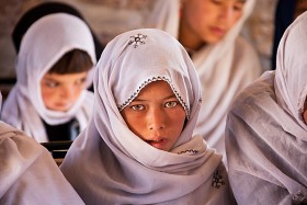 Uczennica szkoły podstawowej.  Sabzak, dystrykt Malistan, 2009