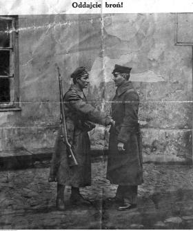 Warszawa, listopad 1918. Plakat nawołujący do rozbrajania żołnierzy niemieckich.