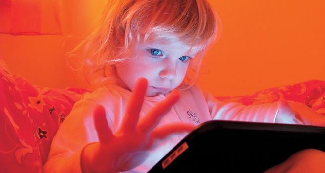 Nieuchronne upowszechnienie się smartfonów, a zaraz po nich tabletów, będzie główną przyczyną obniżania się wieku cyfrowej inicjacji dzieci.
