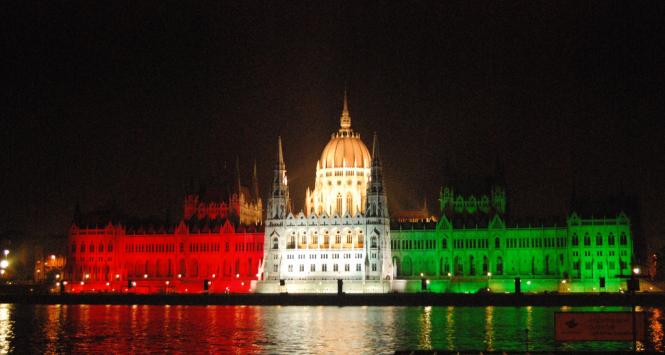 Parlament w Budapeszcie. Fidesz po raz pierwszy ma bezwzględną większość. I masę kłopotów na głowie.