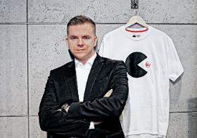 Paweł Szopa, założyciel i prezes firmy Red Is Bad, giganta polskiej odzieży patriotycznej.